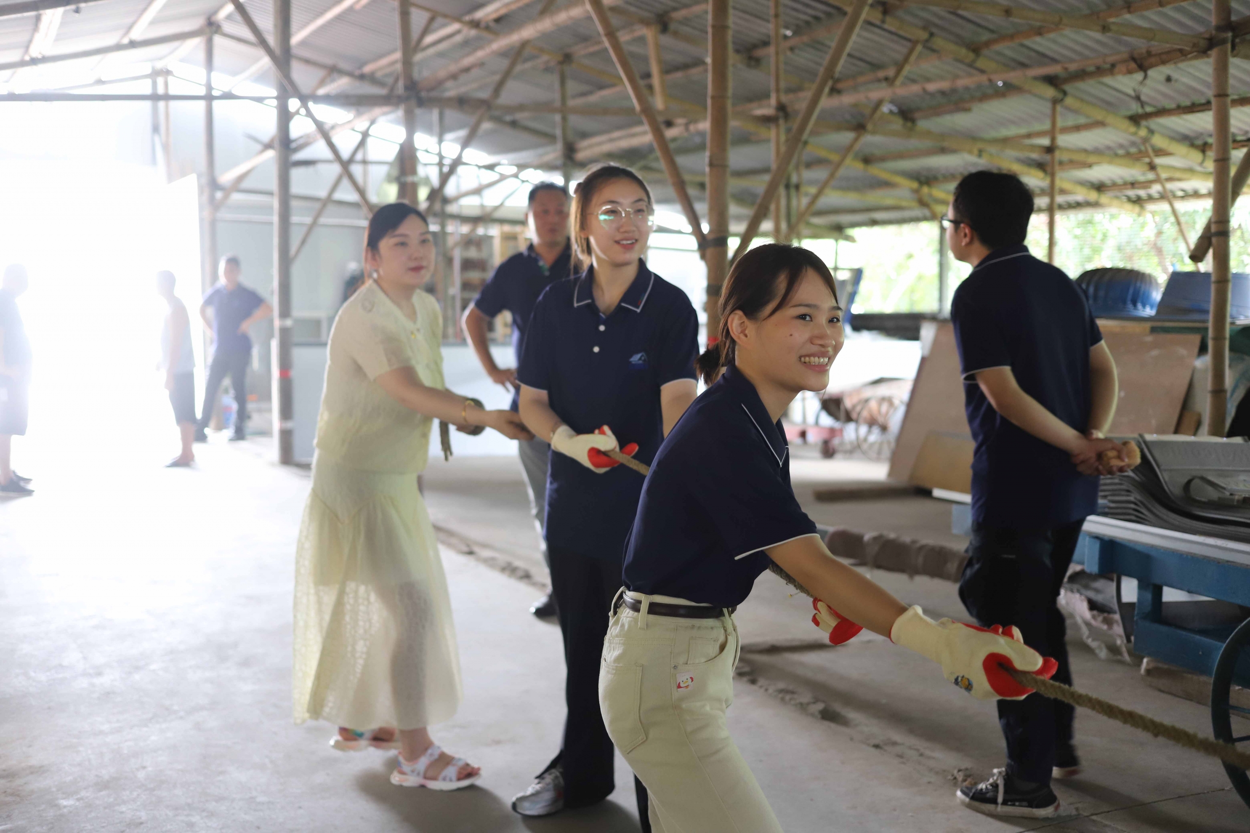 女生组拔河比赛